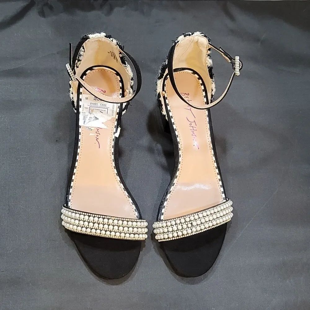 BRAND NEW BETSY JOHNSON LOW BLOCK-HEEL SANDAL